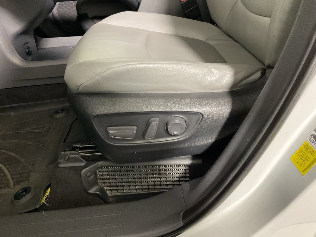 Used 2022 Toyota Sienna XLE FWD image 22