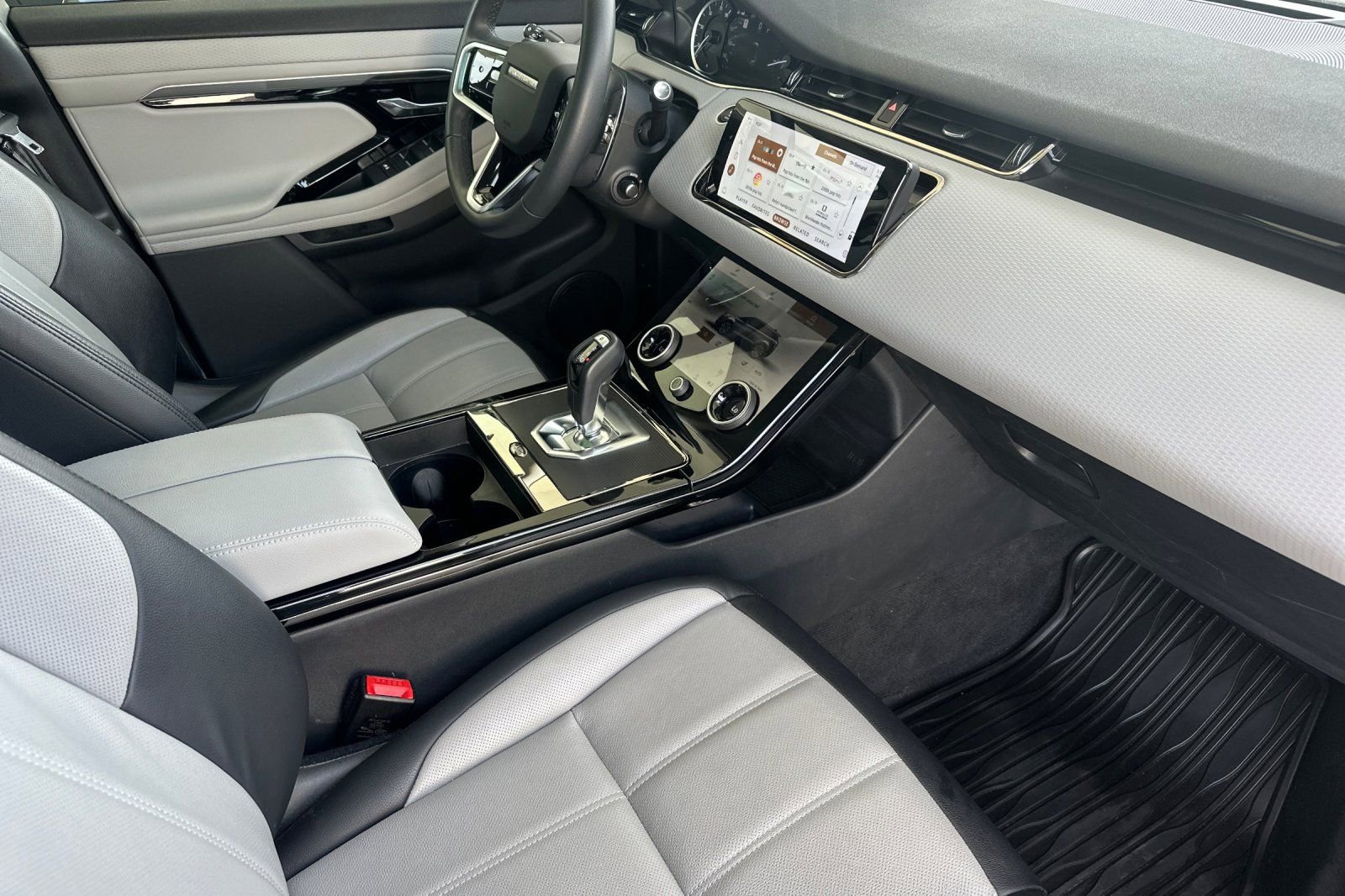 Used 2023 Land Rover Range Rover Evoque R-Dynamic S image 18