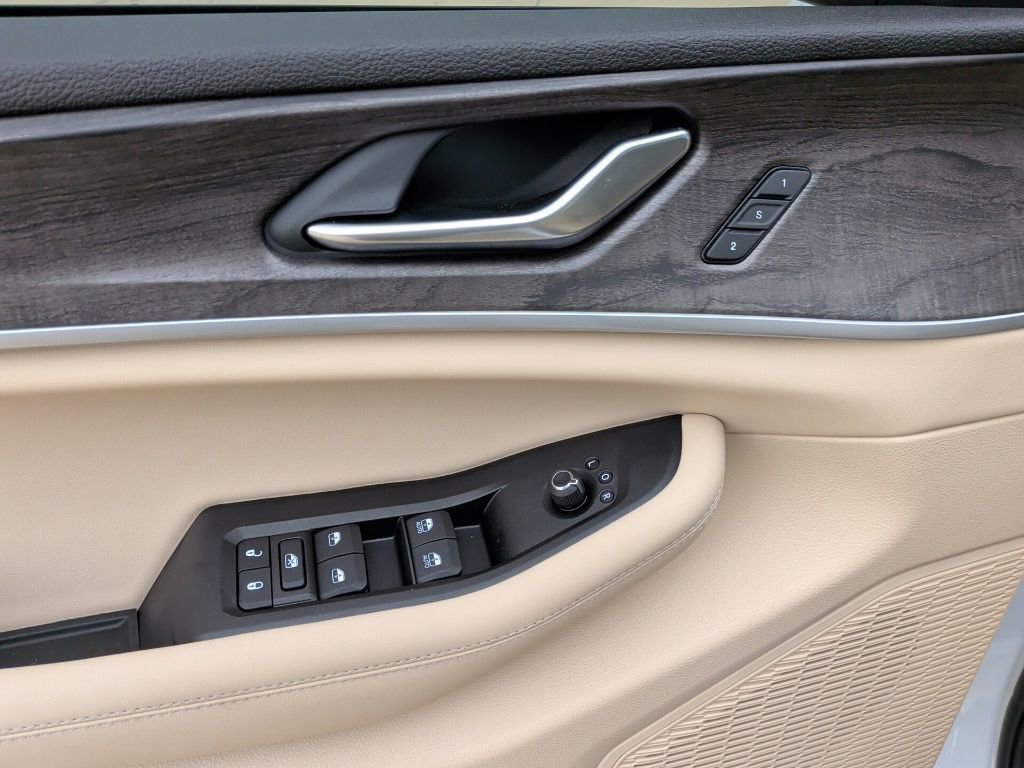 New 2025 Jeep Grand Cherokee Limited image 12