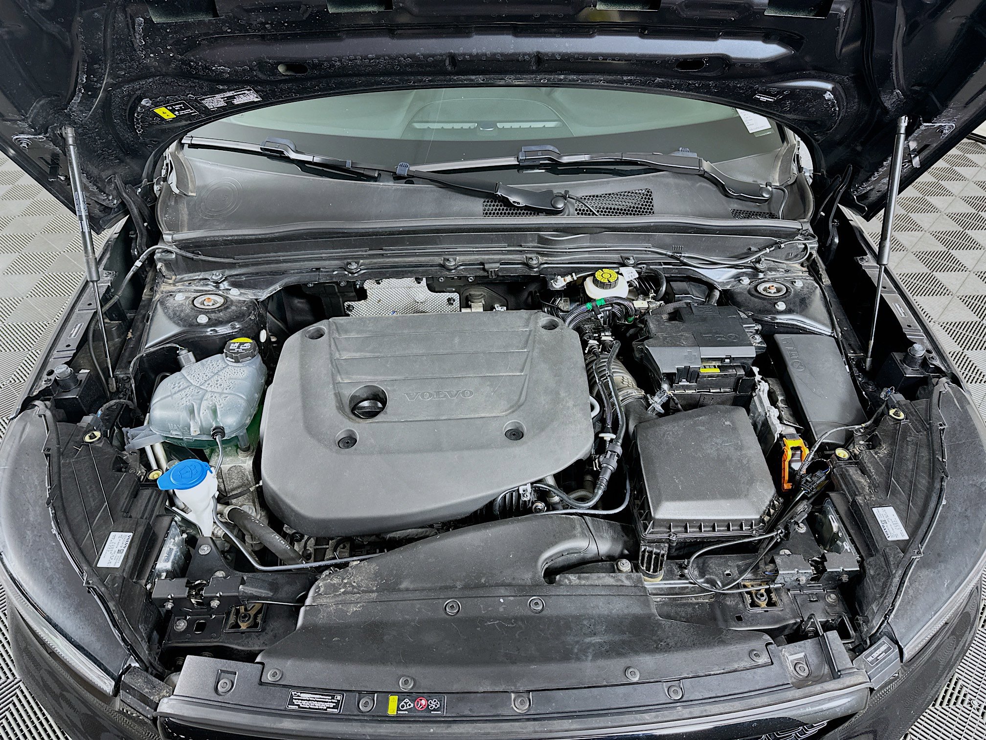 Used 2025 Volvo XC40 B5 Plus image 34