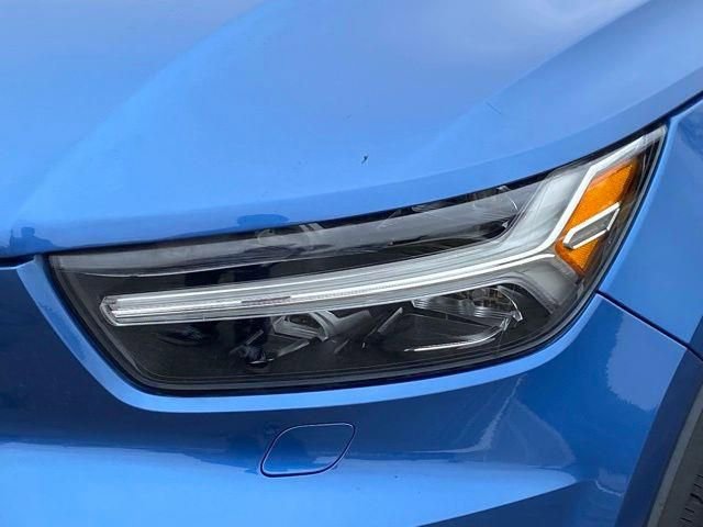 Used 2021 Volvo XC40 T5 R-Design w/ Advanced Package image 9