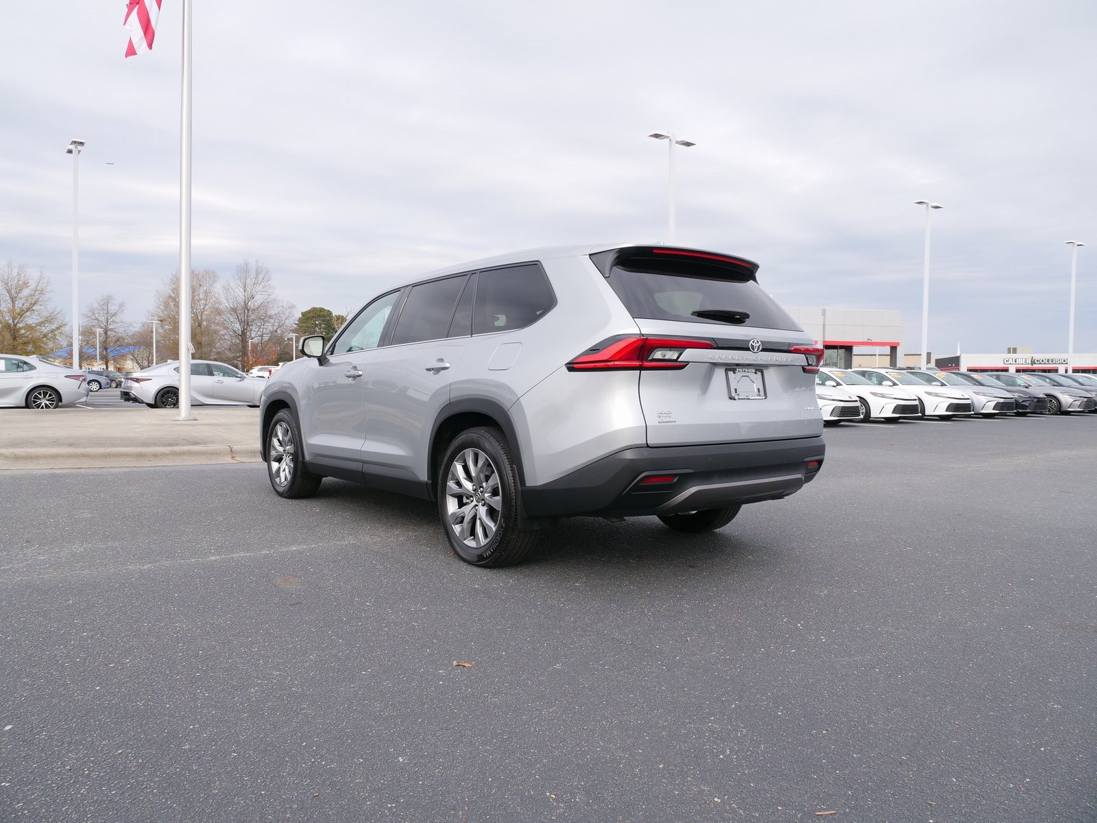 Used 2024 Toyota Grand Highlander Limited image 4