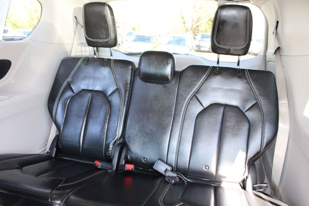 Used 2020 Chrysler Voyager Lxi image 14