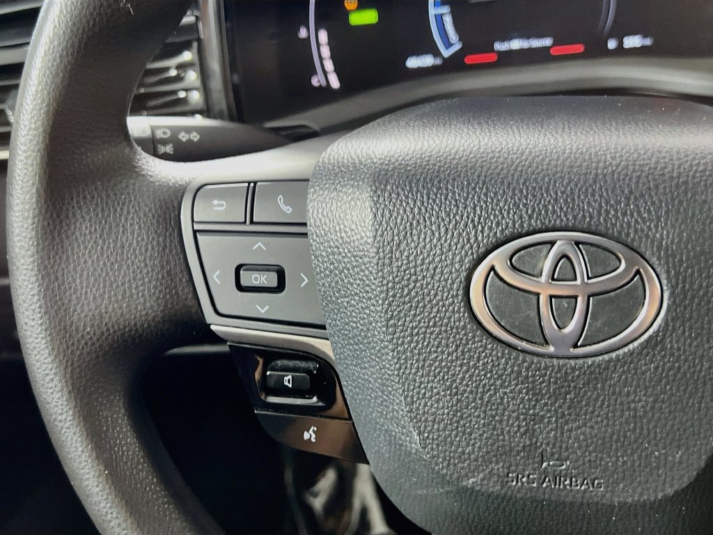 Used 2025 Toyota Camry LE FWD image 16
