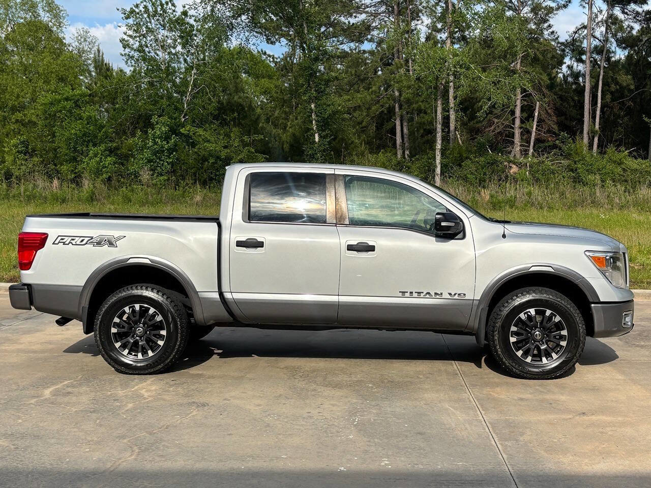 Used 2018 Nissan Titan PRO-4X AWD/4WD image 4