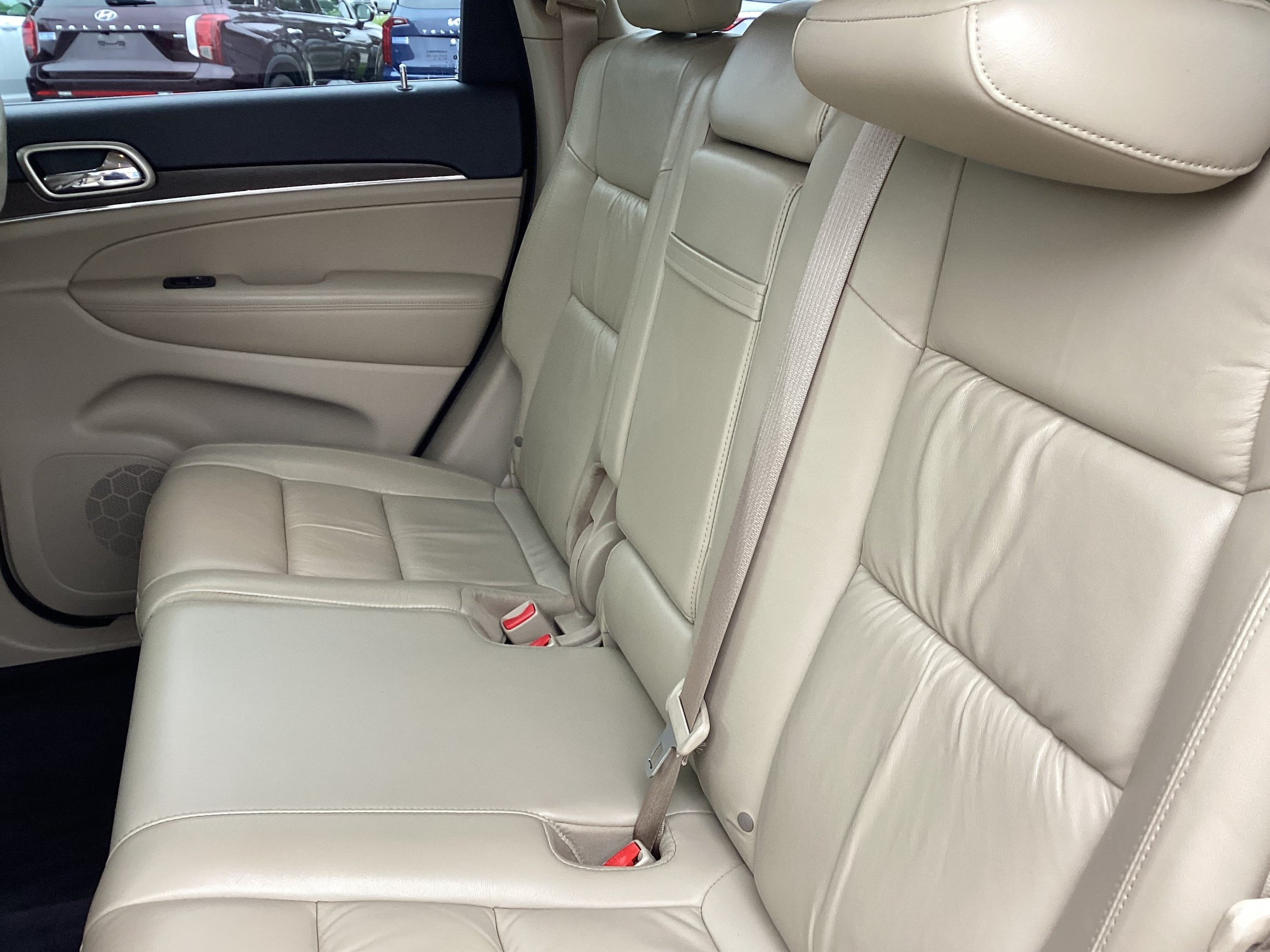 Used 2016 Jeep Grand Cherokee Limited AWD/4WD image 13