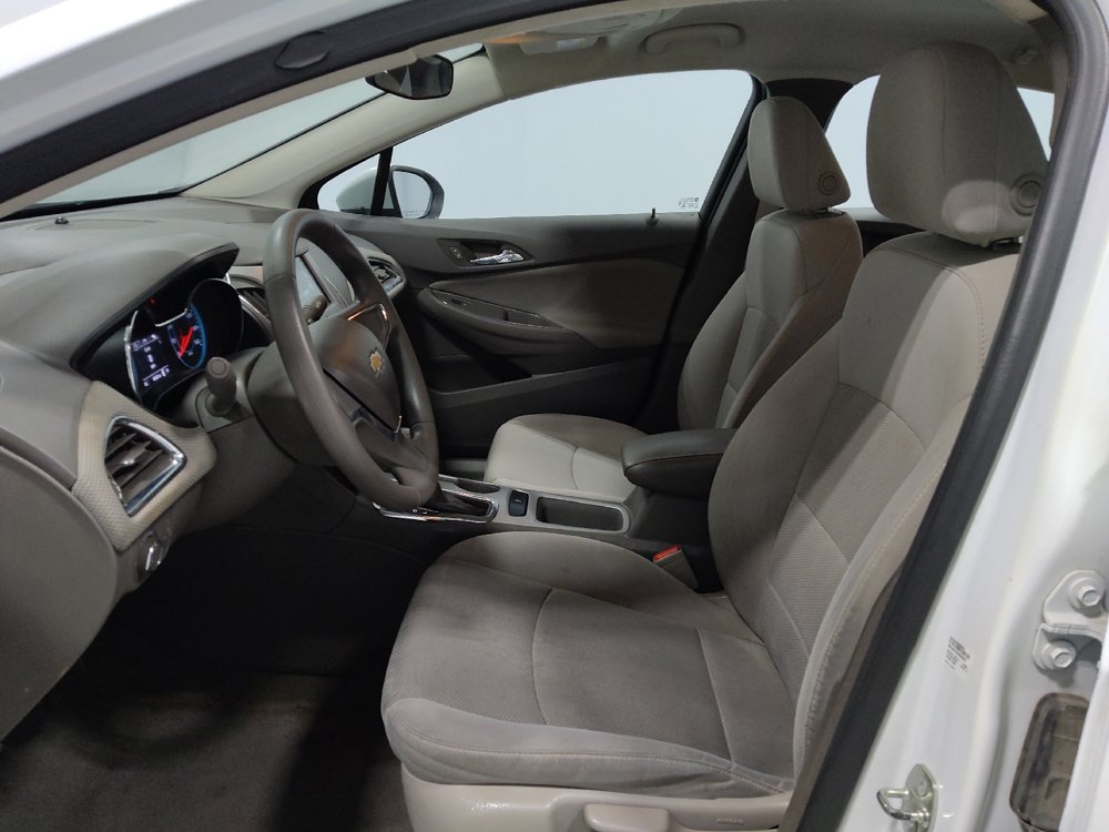 Used 2018 Chevrolet Cruze LS FWD image 17