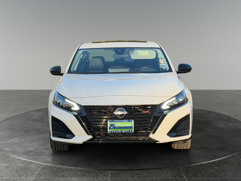 Used 2023 Nissan Altima 2.5 SR w/ SR Premium Package AWD/4WD image 2