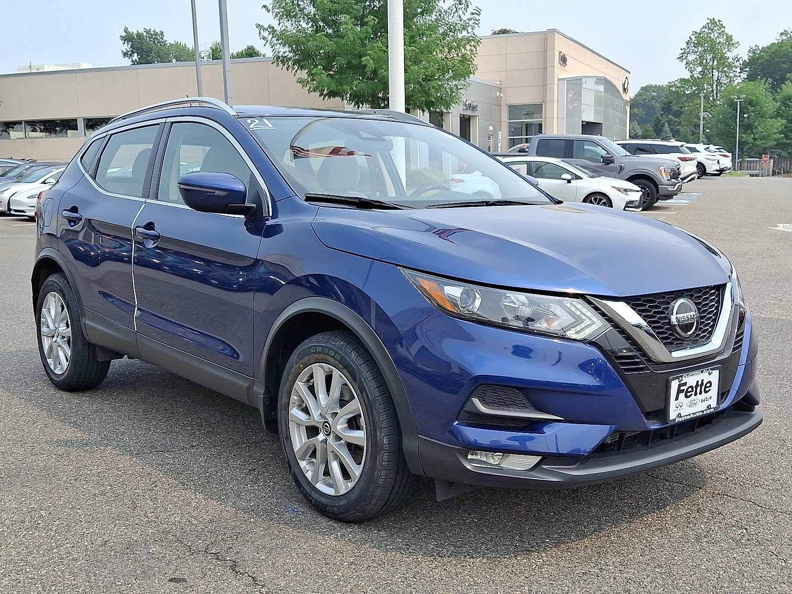 Used 2021 Nissan Rogue Sport SV image 3