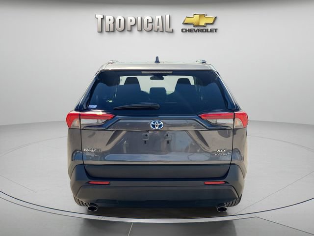 Used 2021 Toyota RAV4 XLE w/ Convenience Package image 4