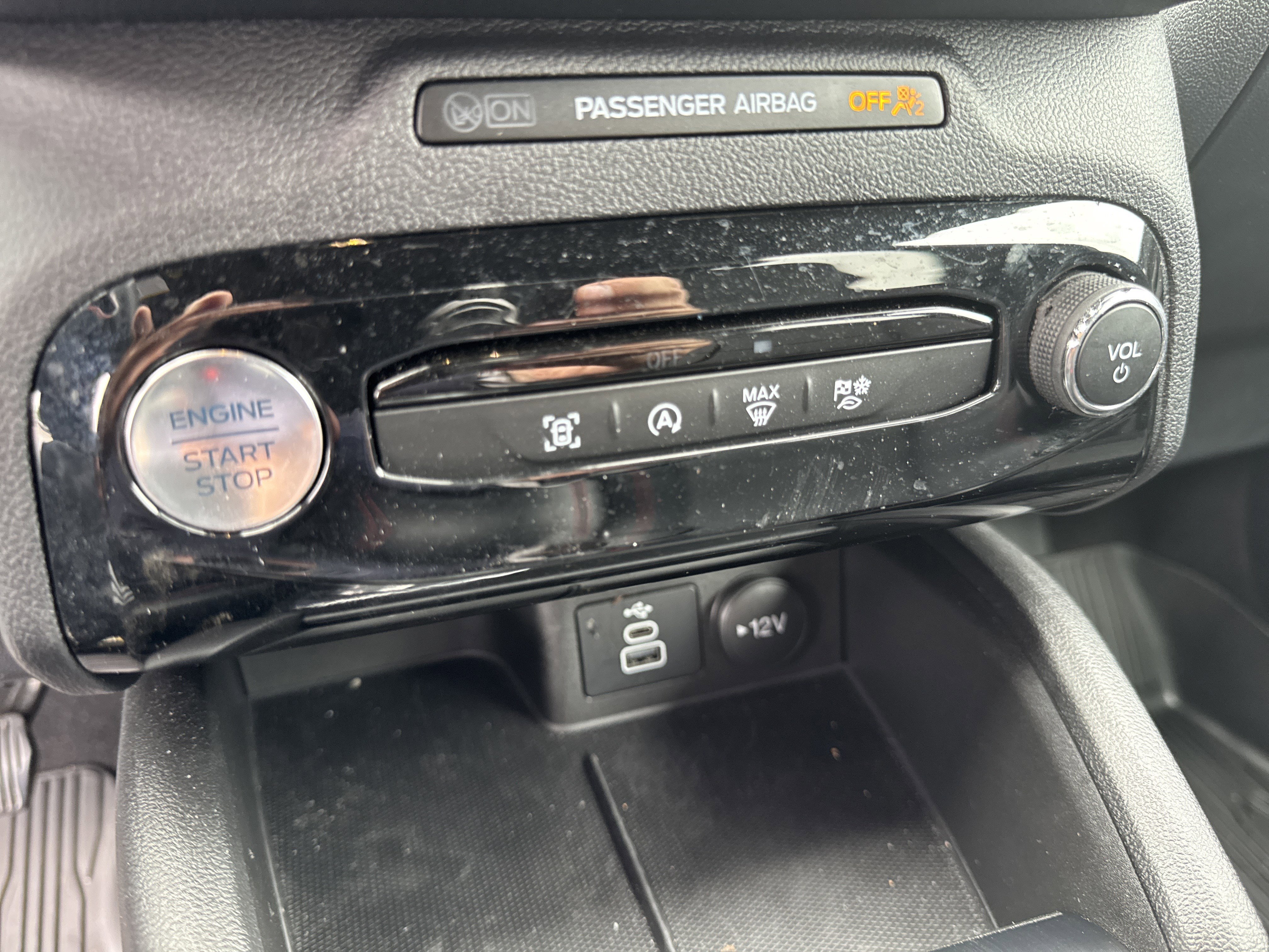 Certified 2025 Ford Escape ST-Line w/ Tech Pack #1 FWD image 30