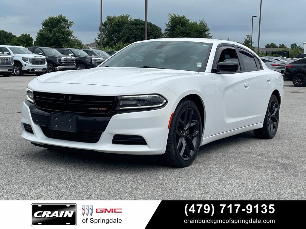 Used 2021 Dodge Charger SXT w/ Blacktop Package RWD image 3