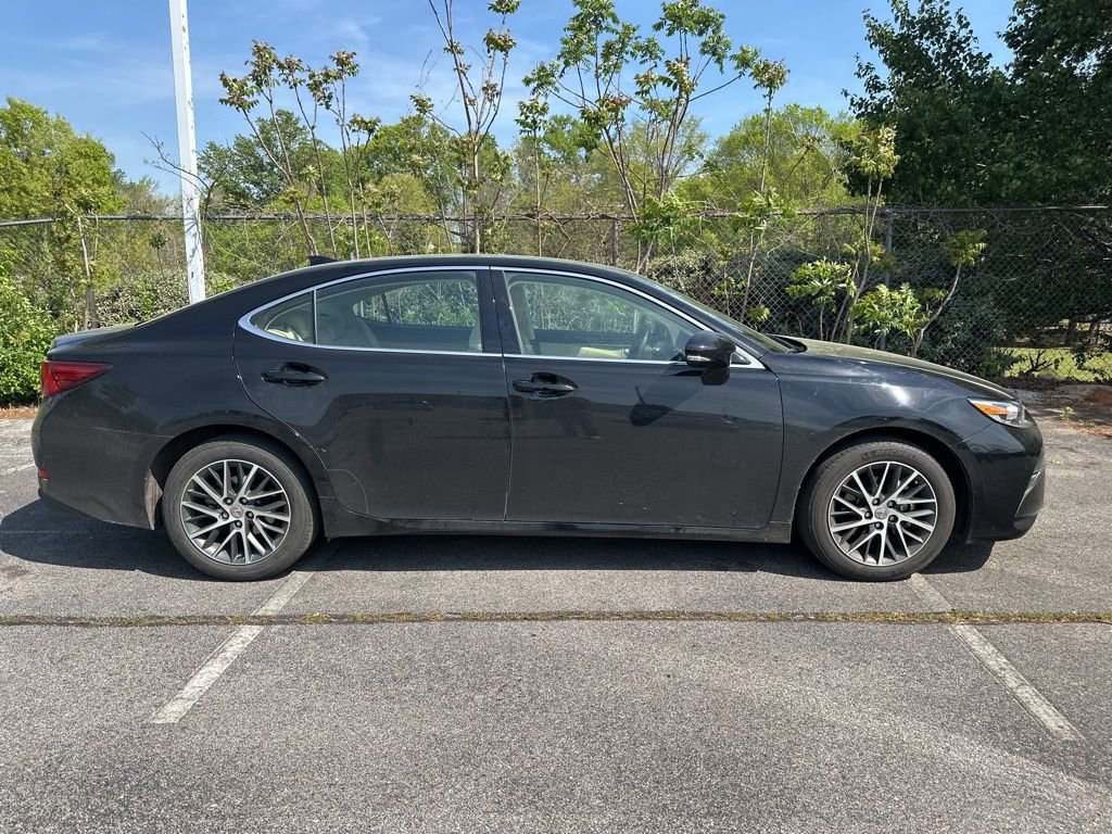 Used 2018 Lexus ES 350 w/ Luxury Package w/Wood Trim image 2