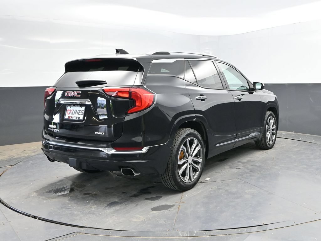 Used 2018 GMC Terrain Denali w/ GMC Pro Grade Package AWD/4WD image 9