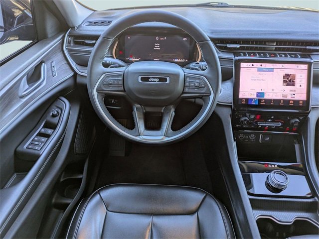 Used 2023 Jeep Grand Cherokee Limited image 17