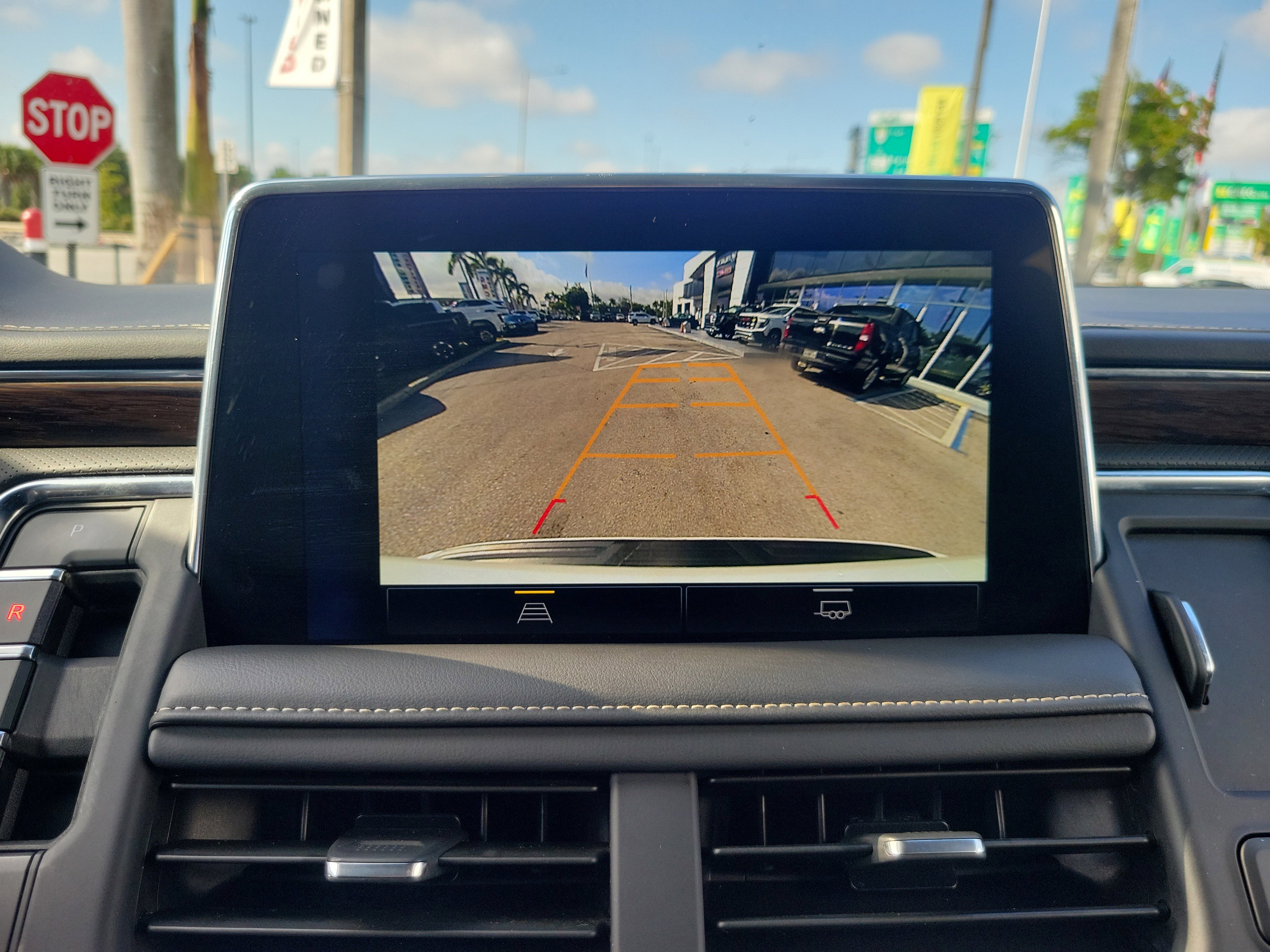 Used 2023 Chevrolet Suburban Premier image 10