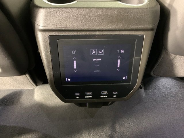 Used 2025 GMC Yukon XL AT4 Ultimate image 42