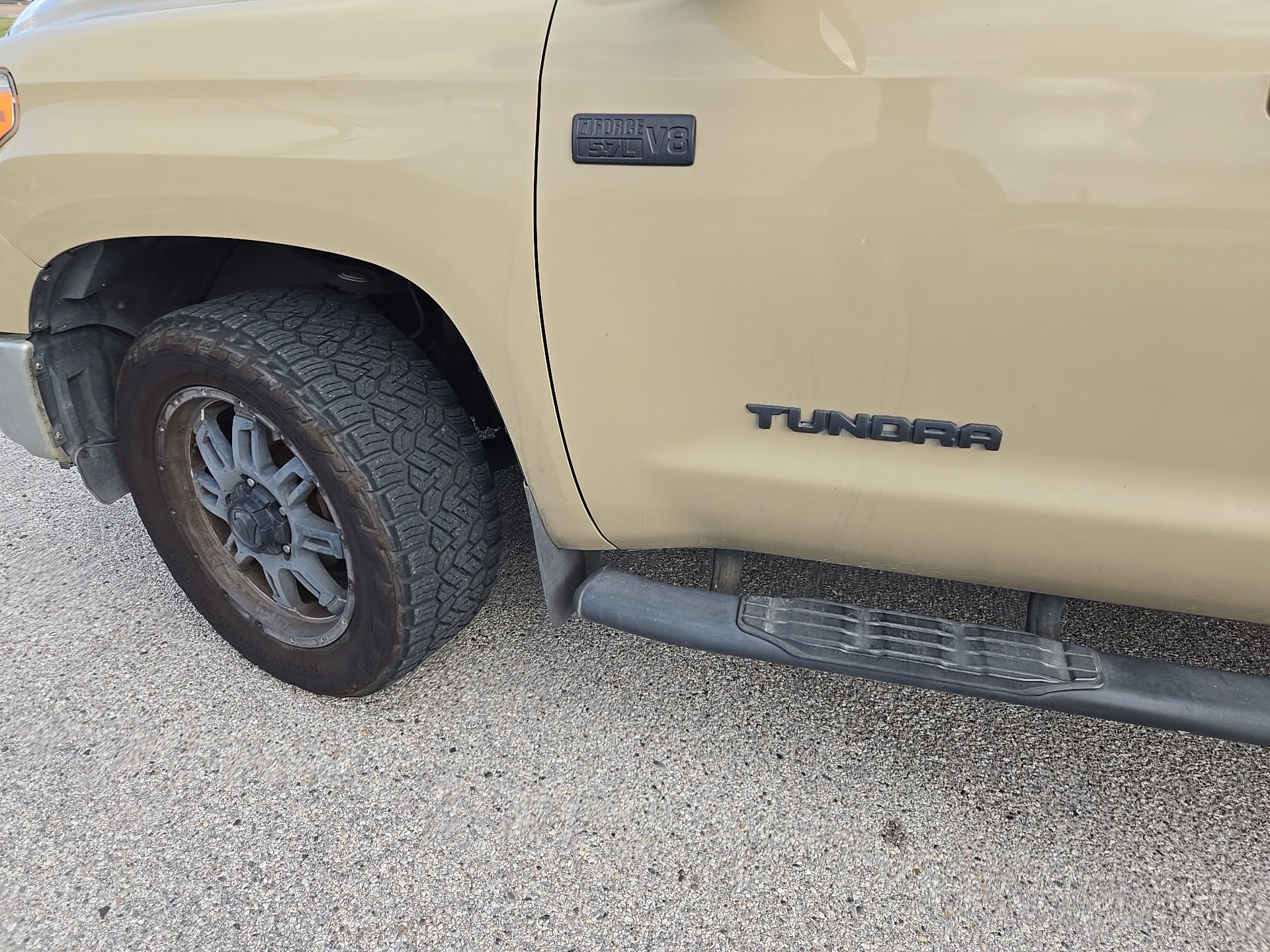 Used 2017 Toyota Tundra SR5 w/ SR5 Upgrade Package AWD/4WD image 11