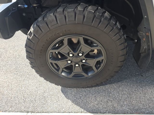 Certified 2023 Jeep Gladiator Willys image 8