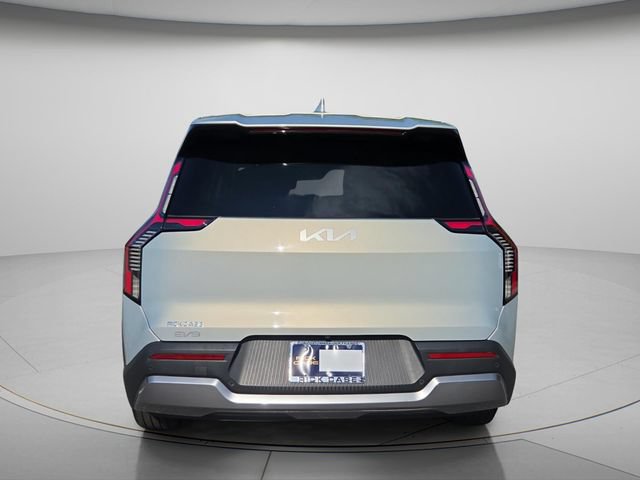 Used 2024 Kia EV9 Light Long Range RWD image 5
