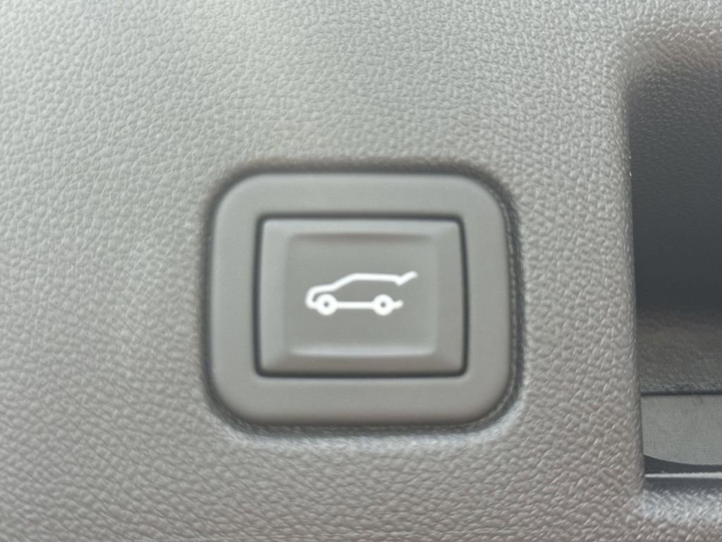 Used 2024 Chevrolet Equinox RS w/ LPO, Floor Liner Package FWD image 18