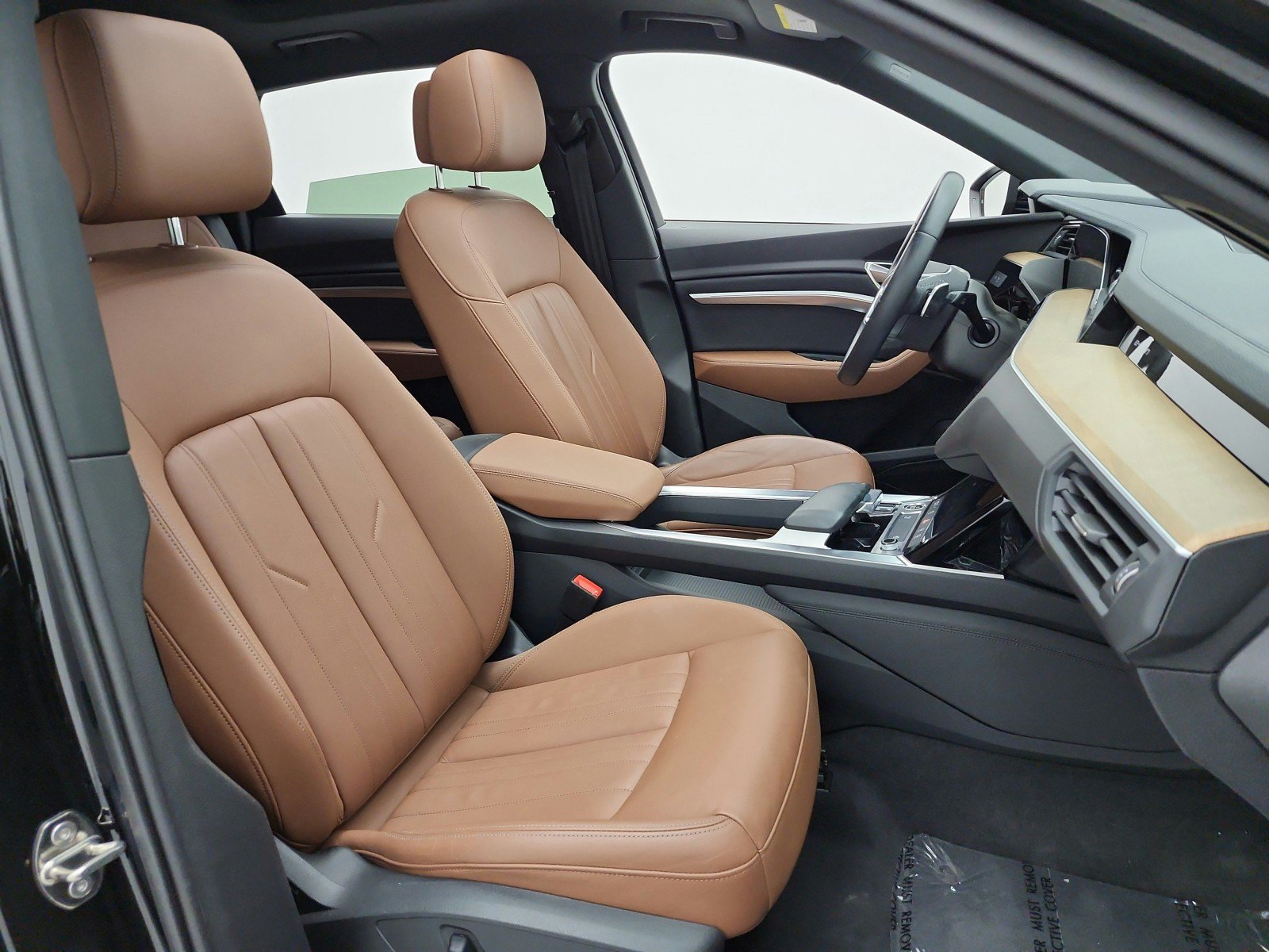 Used 2024 Audi Q8 e-tron Premium AWD/4WD image 19