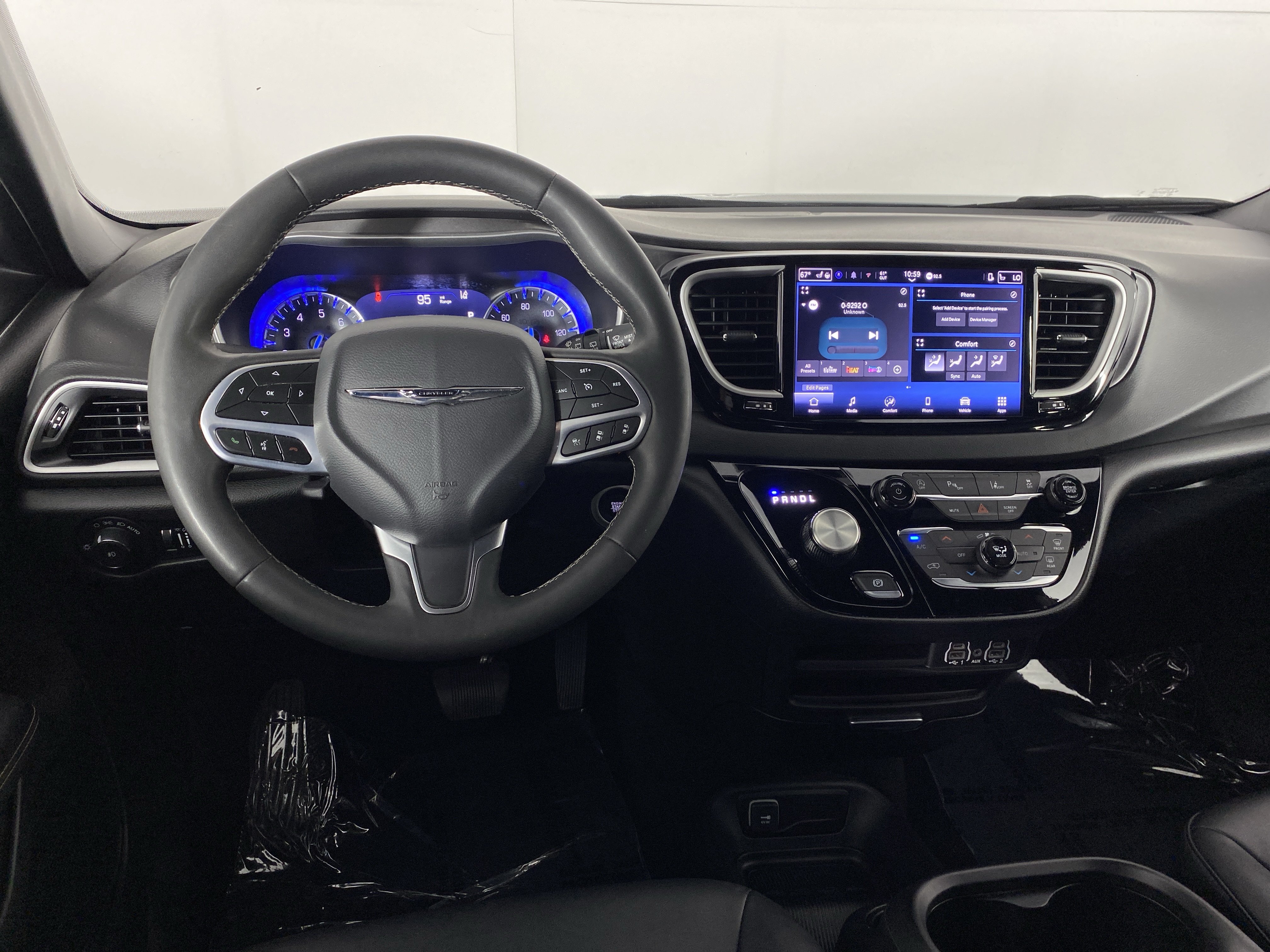 Used 2025 Chrysler Pacifica Select FWD image 45