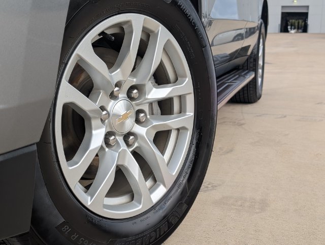 Used 2023 Chevrolet Tahoe LT RWD image 2