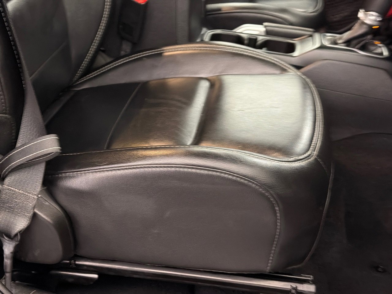 Used 2019 Jeep Wrangler Unlimited Sahara w/ Uconnect 4C Nav & Sound Group image 11