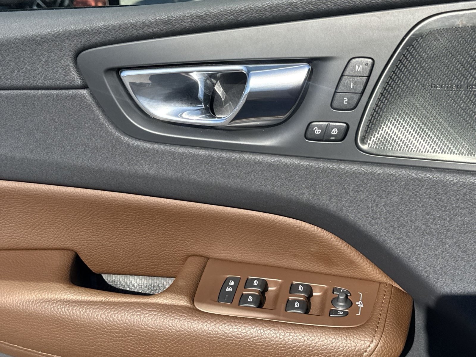 Used 2019 Volvo XC60 T5 Momentum w/ Protection Package Premier FWD image 23