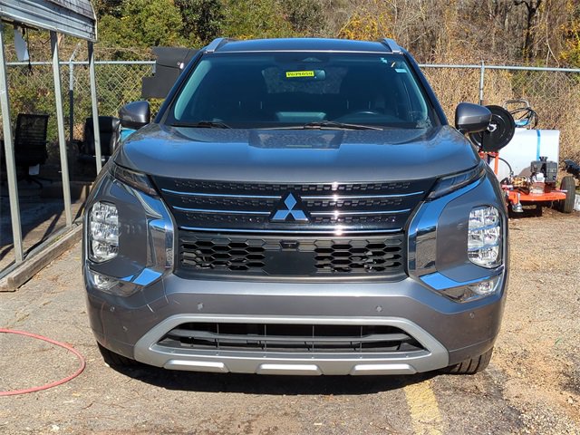 Used 2022 Mitsubishi Outlander SEL image 2