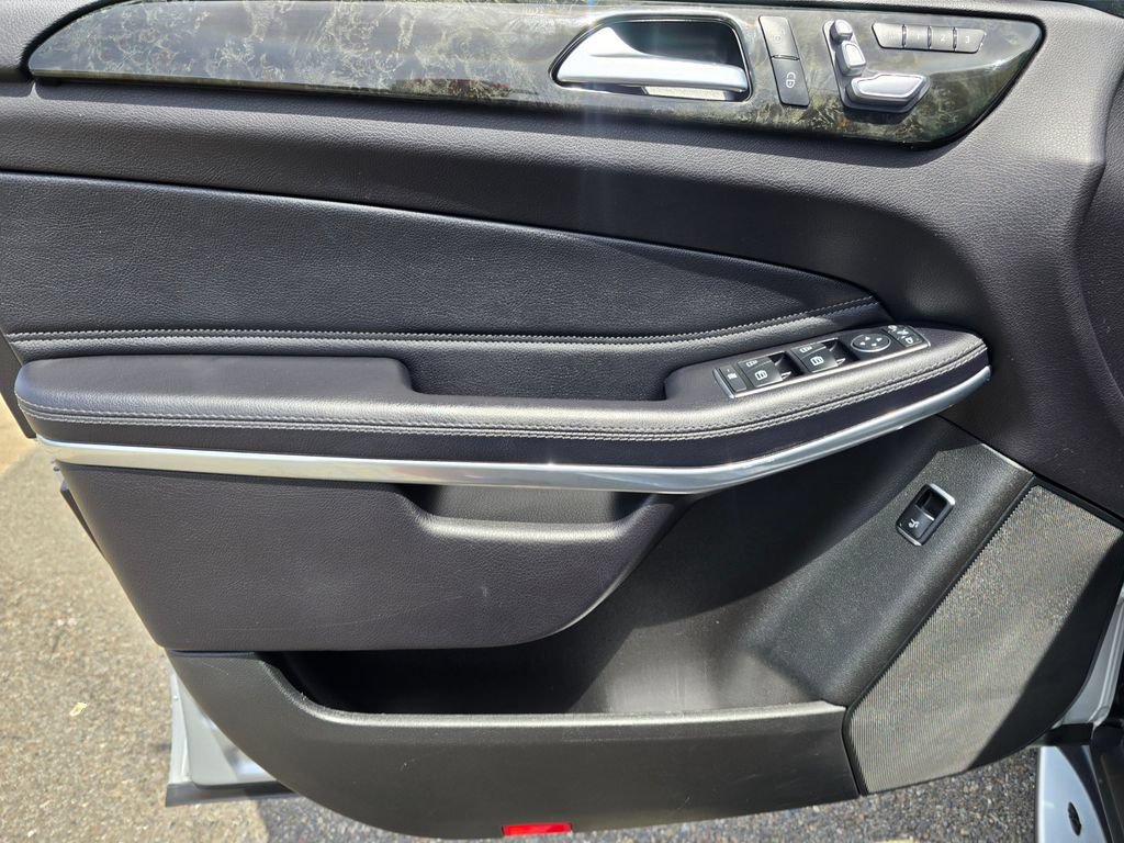 Used 2017 Mercedes-Benz GLS 550 4MATIC image 13