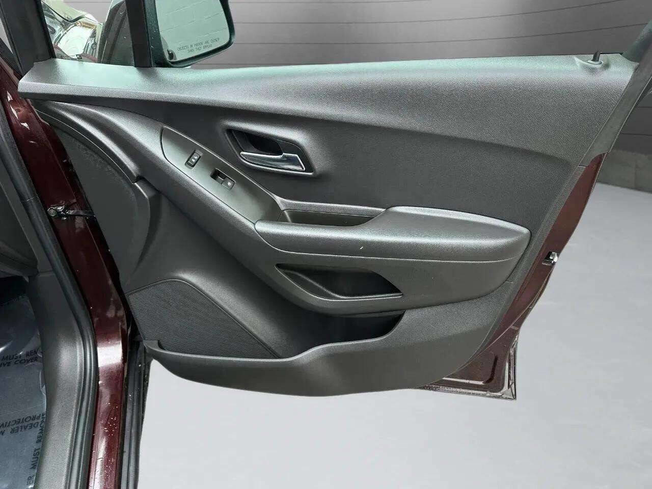 Used 2020 Chevrolet Trax LS image 36