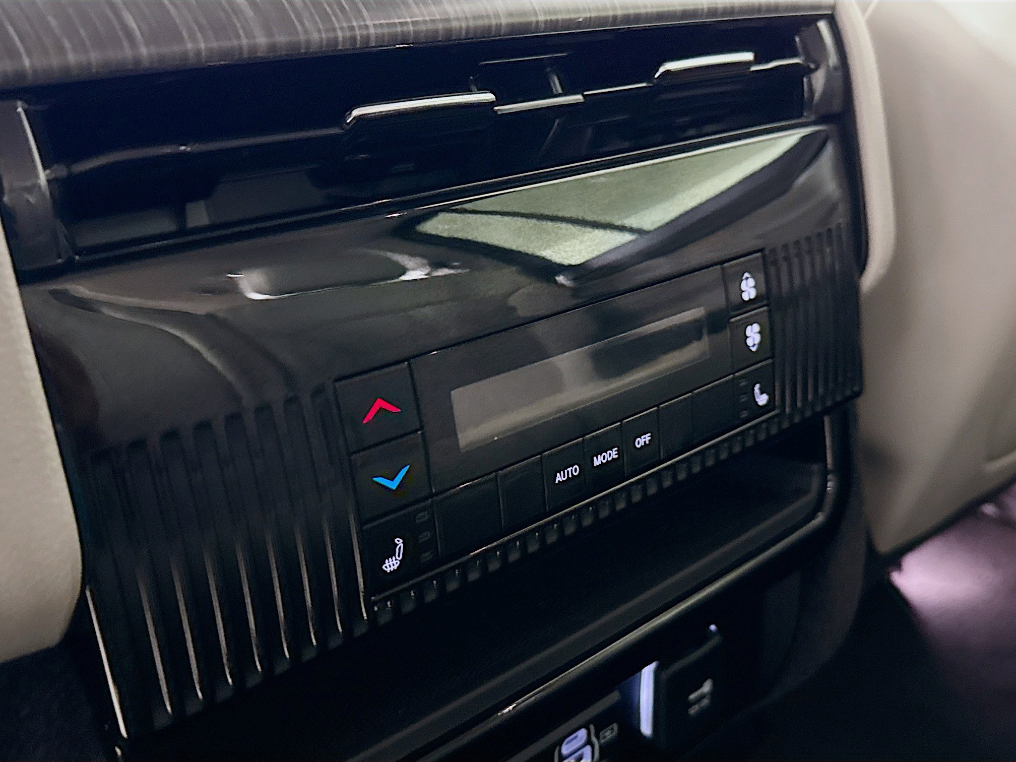 Used 2024 Jeep Wagoneer L Series II w/ Flexible Seating Group image 30