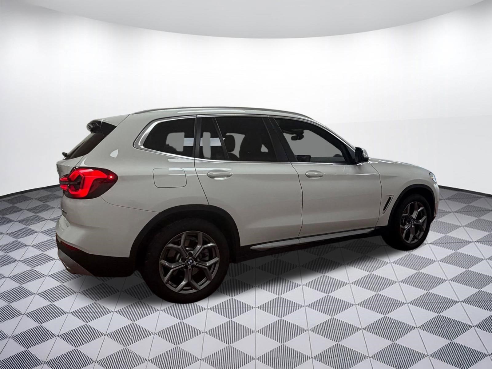 Used 2023 BMW X3 xDrive30i w/ Premium Package image 5