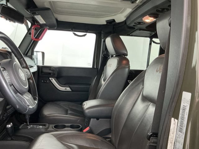 Used 2015 Jeep Wrangler Unlimited Rubicon w/ Katzkin Premium Leather Group AWD/4WD image 13