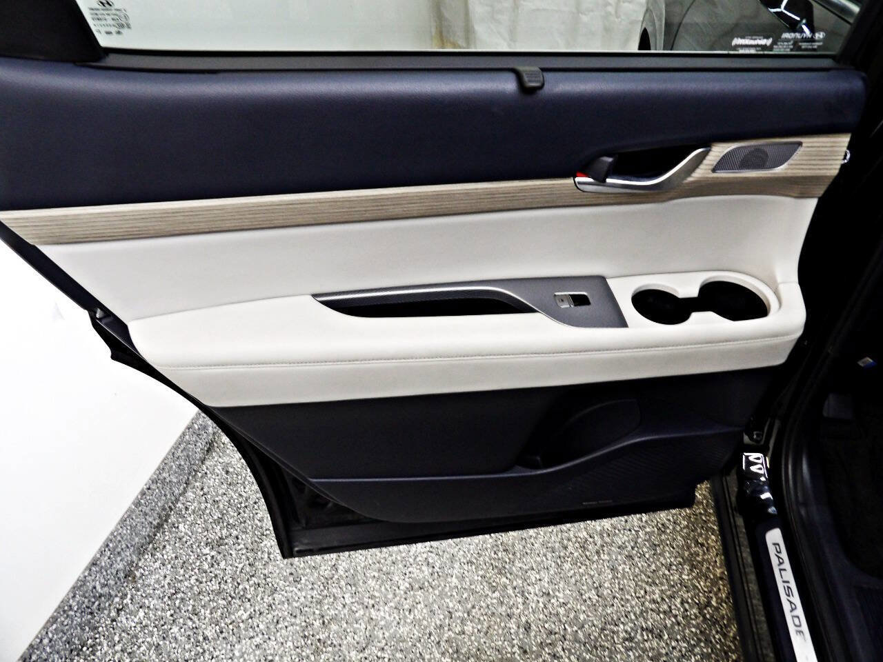 Used 2022 Hyundai Palisade Limited w/ Cargo Package image 9