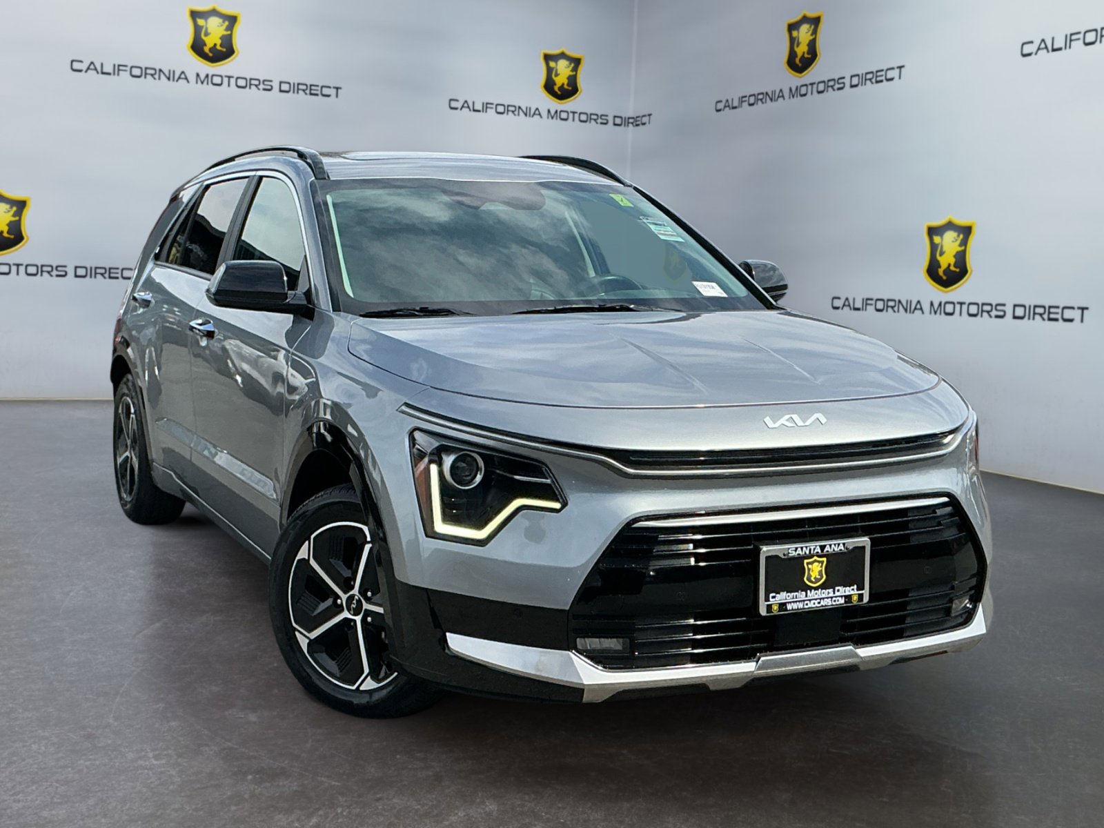 Used 2024 Kia Niro SX image 3