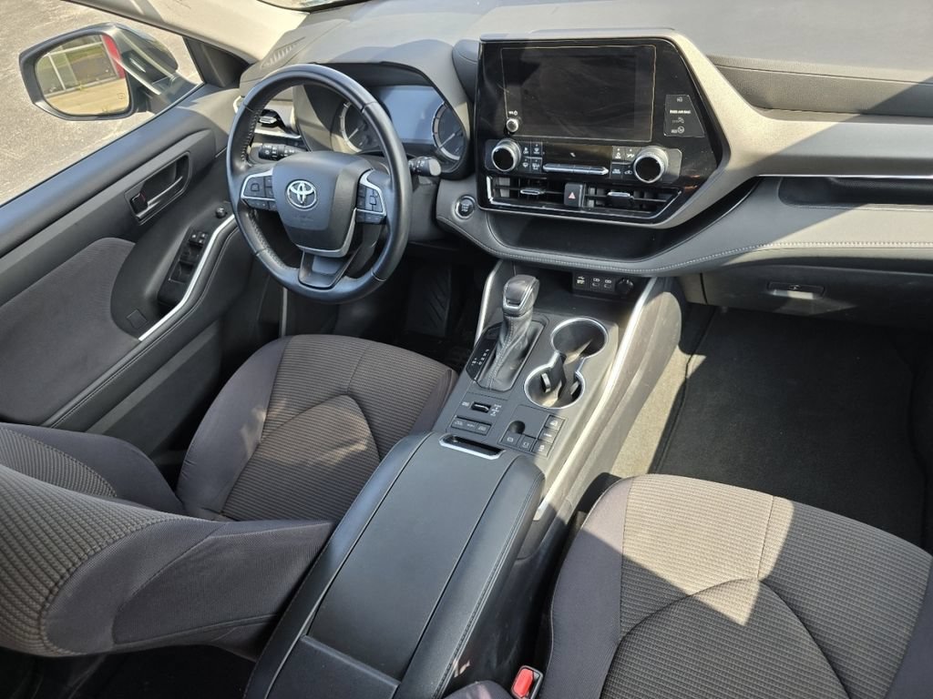 Used 2023 Toyota Highlander LE AWD/4WD image 21