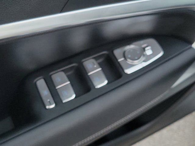 Used 2026 Genesis G70 2.5T image 17