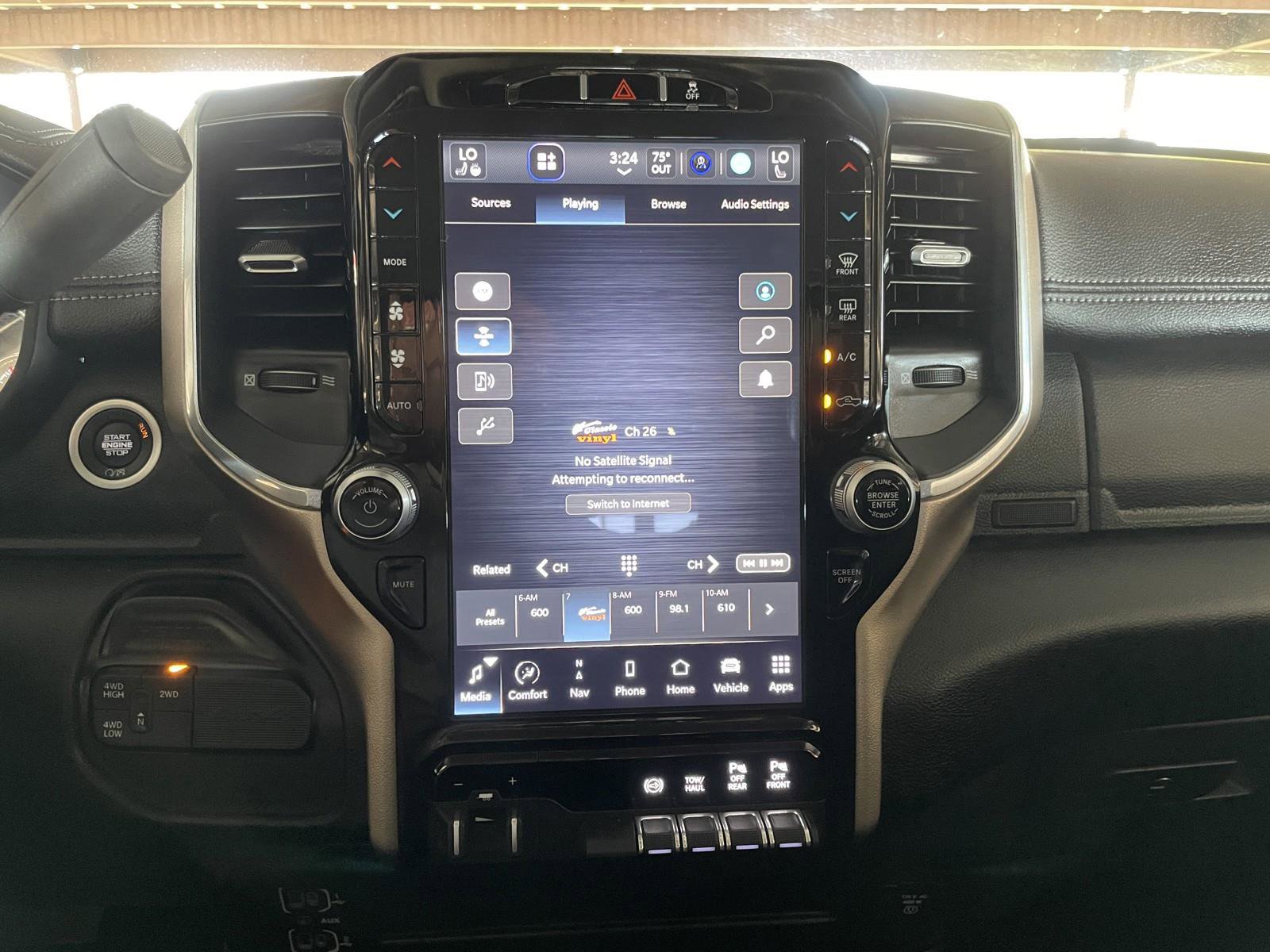 Used 2024 RAM 2500 Laramie image 12