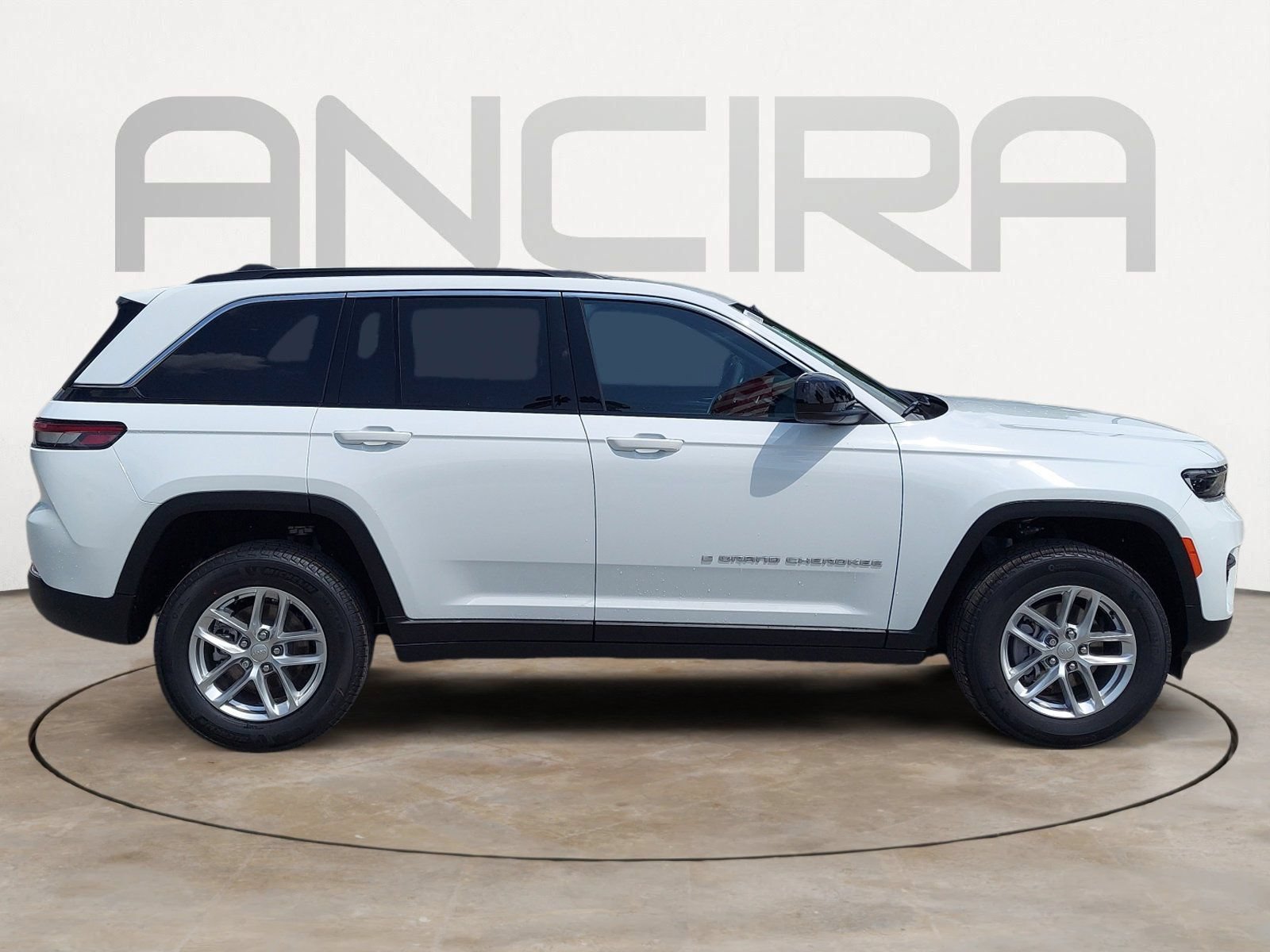 Certified 2026 Jeep Grand Cherokee Laredo AWD/4WD image 13
