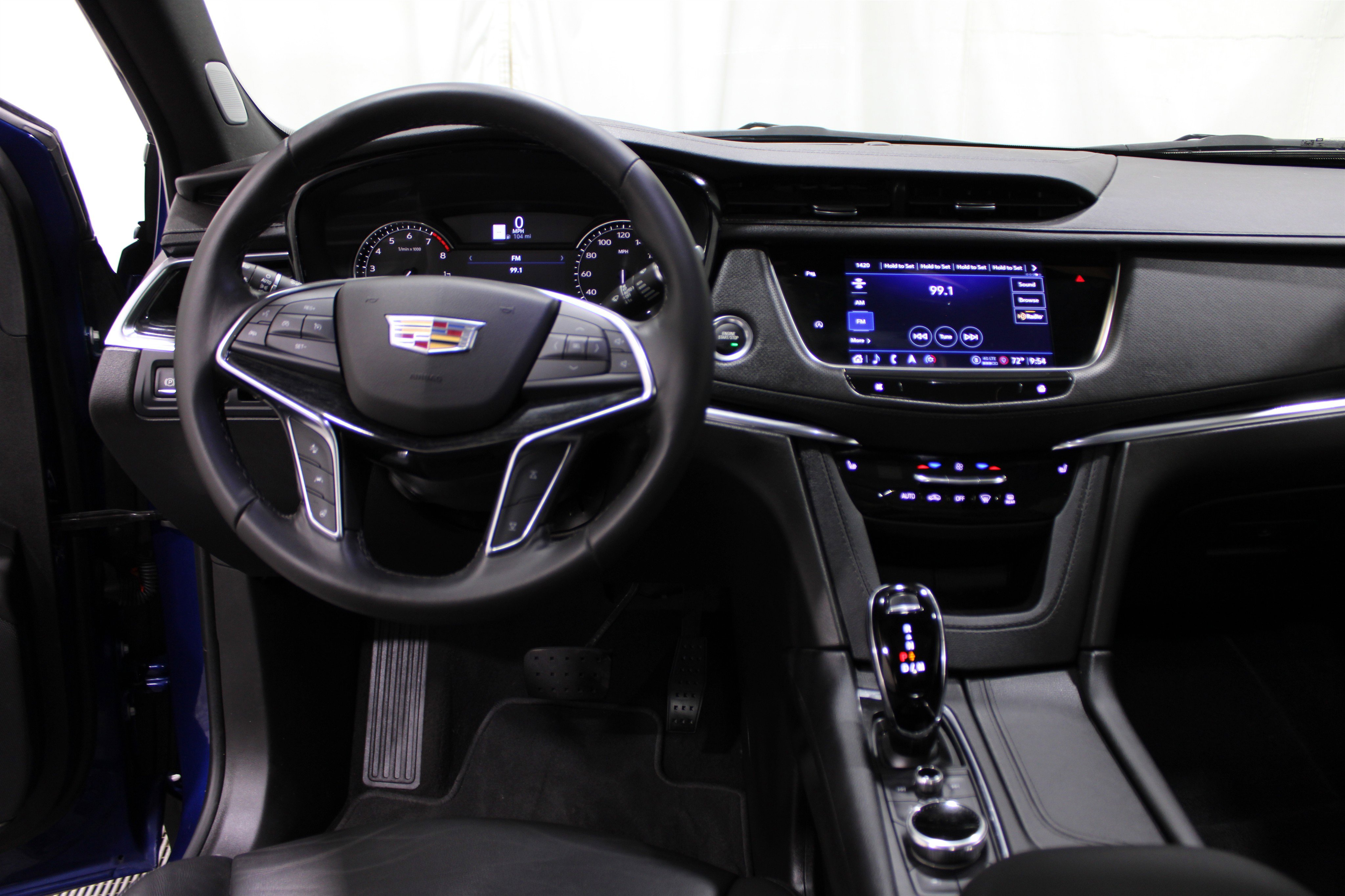 Certified 2023 Cadillac XT5 Premium Luxury image 2