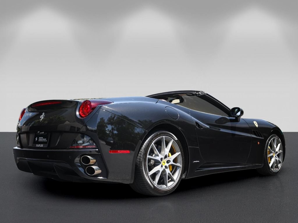 Used 2011 Ferrari California RWD image 3