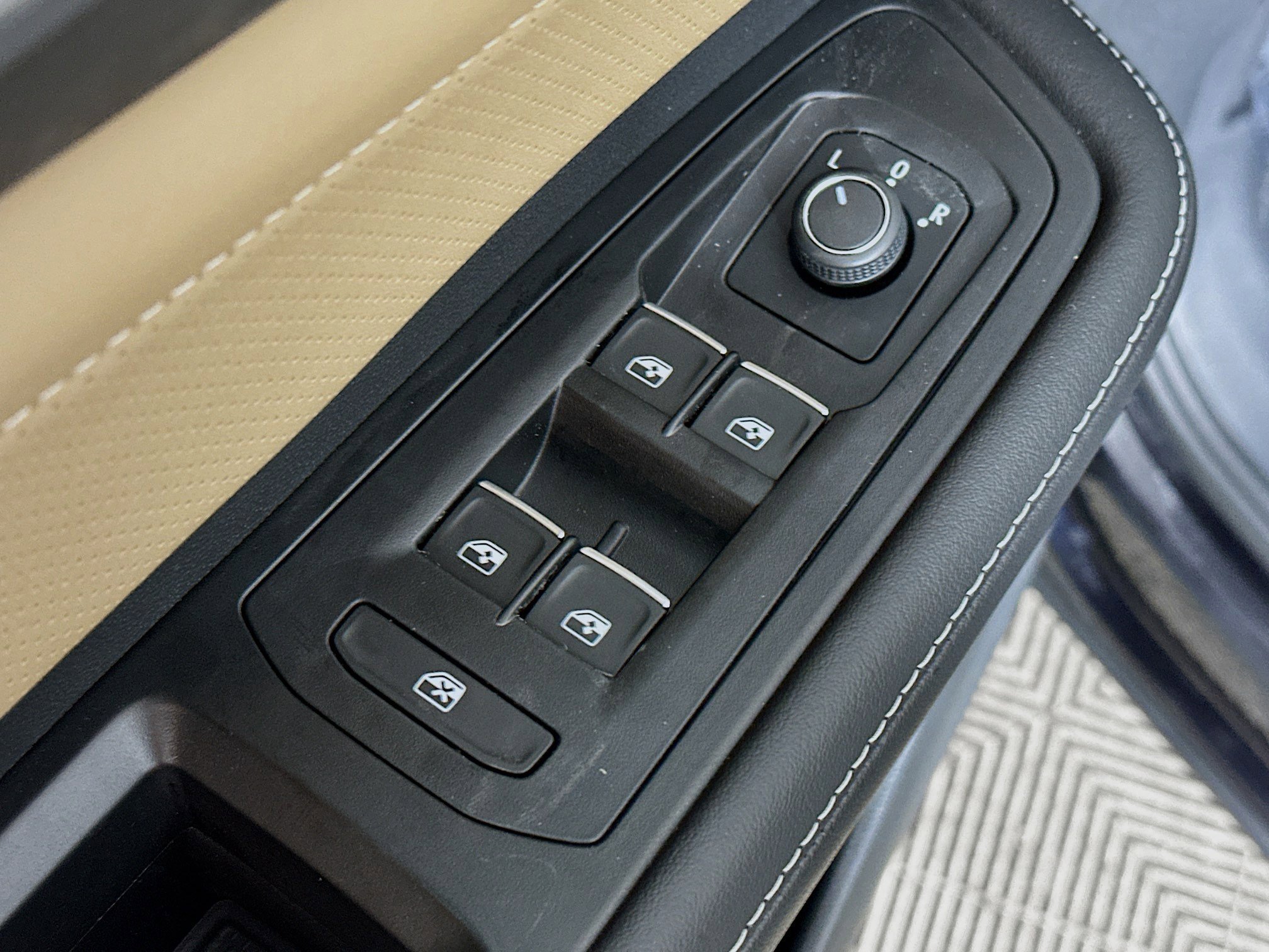 New 2026 Volkswagen Atlas Cross Sport SE image 17