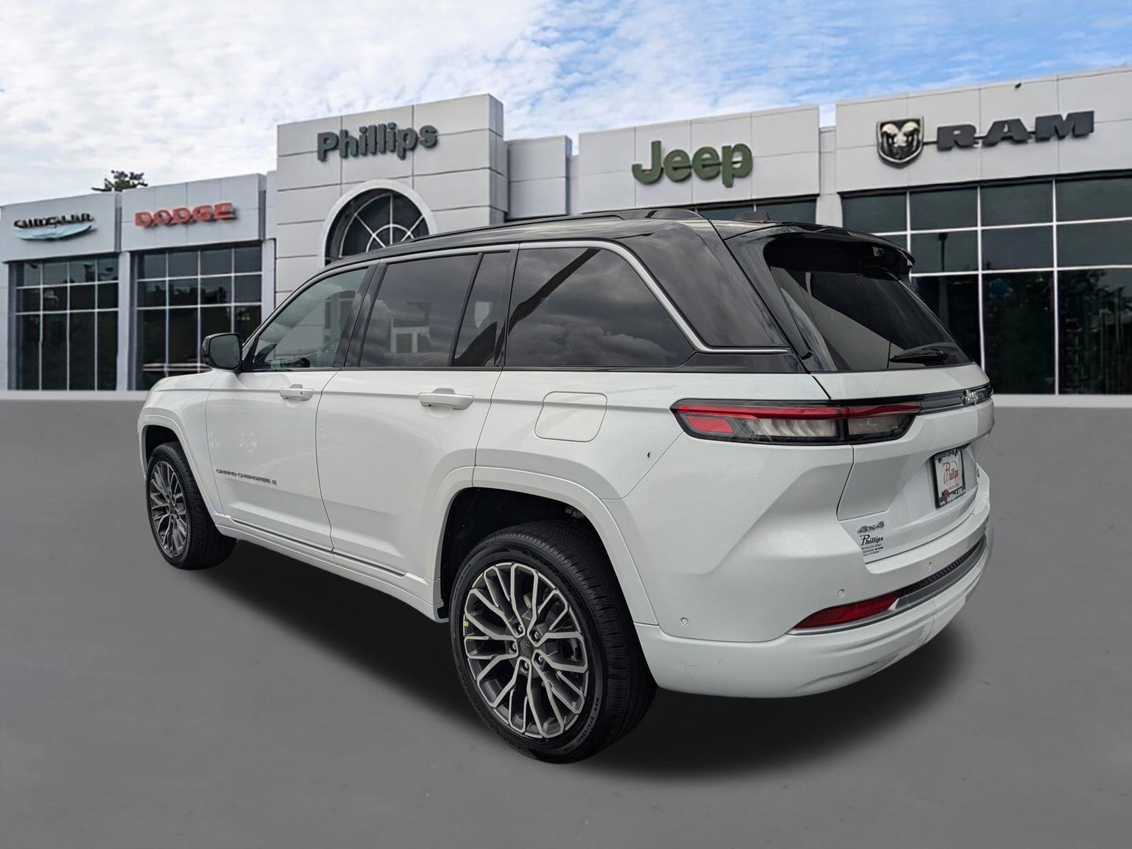 New 2026 Jeep Grand Cherokee Summit AWD/4WD image 5