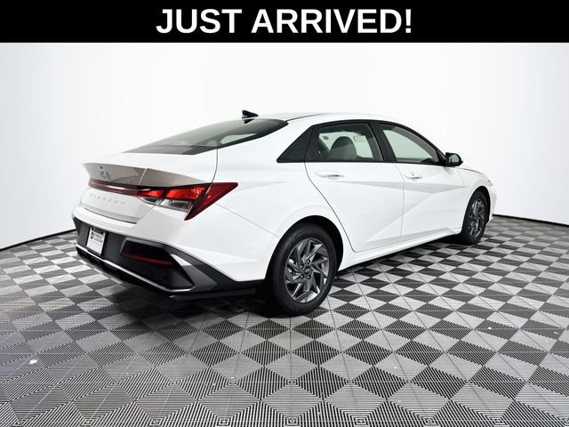 Certified 2024 Hyundai Elantra SEL FWD image 7