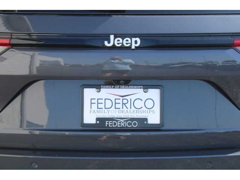 Used 2025 Jeep Grand Cherokee Limited w/ Luxury Tech Group II image 6