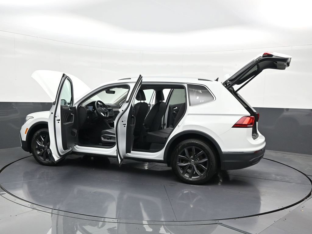 Used 2024 Volkswagen Tiguan SE FWD image 37