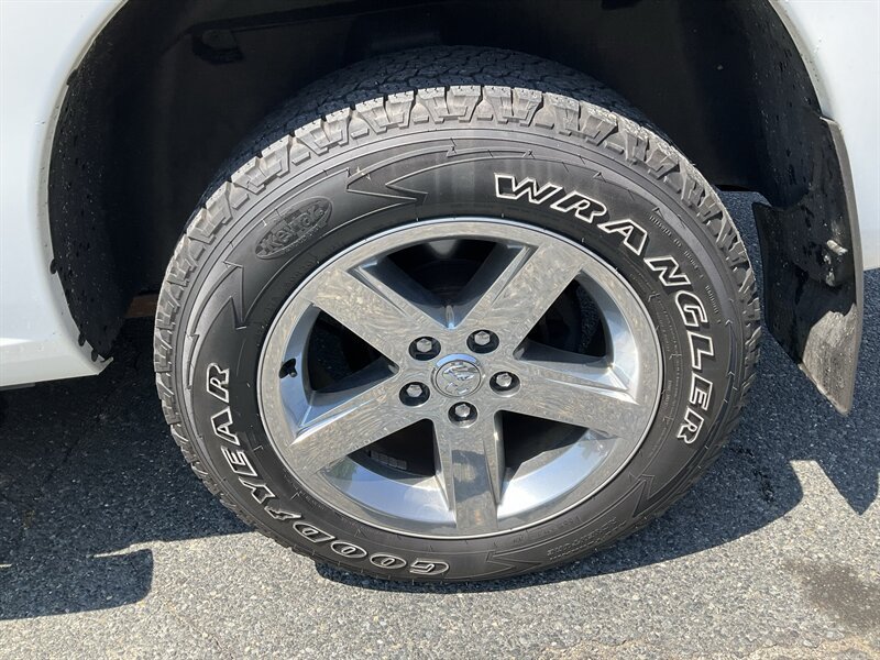 Used 2019 RAM 1500 Big Horn AWD/4WD image 9